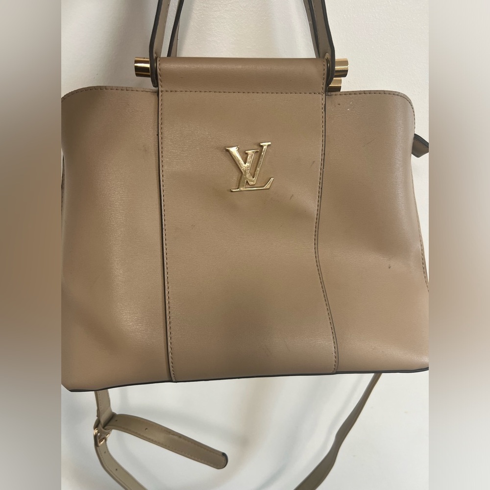 L.v. Tote